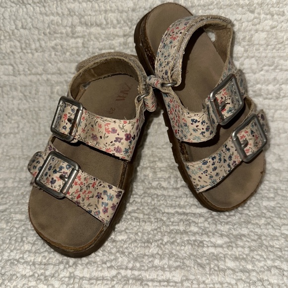 Zara sandals - Picture 2 of 4